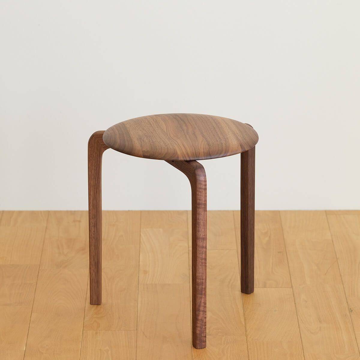 LISCIO | Stool (3本脚スツール) | DENTO STORE | 額縁・家具ブランド