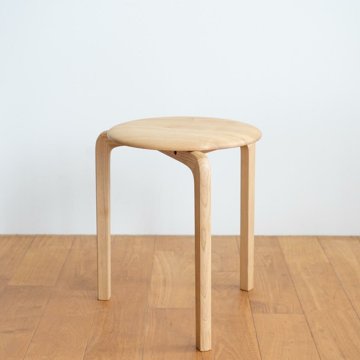 LISCIO | Stool (3本脚スツール) | DENTO STORE | 額縁・家具ブランド