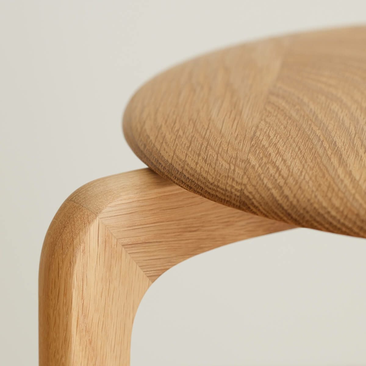 LISCIO | Stool (3本脚スツール) | DENTO STORE | 額縁・家具ブランド