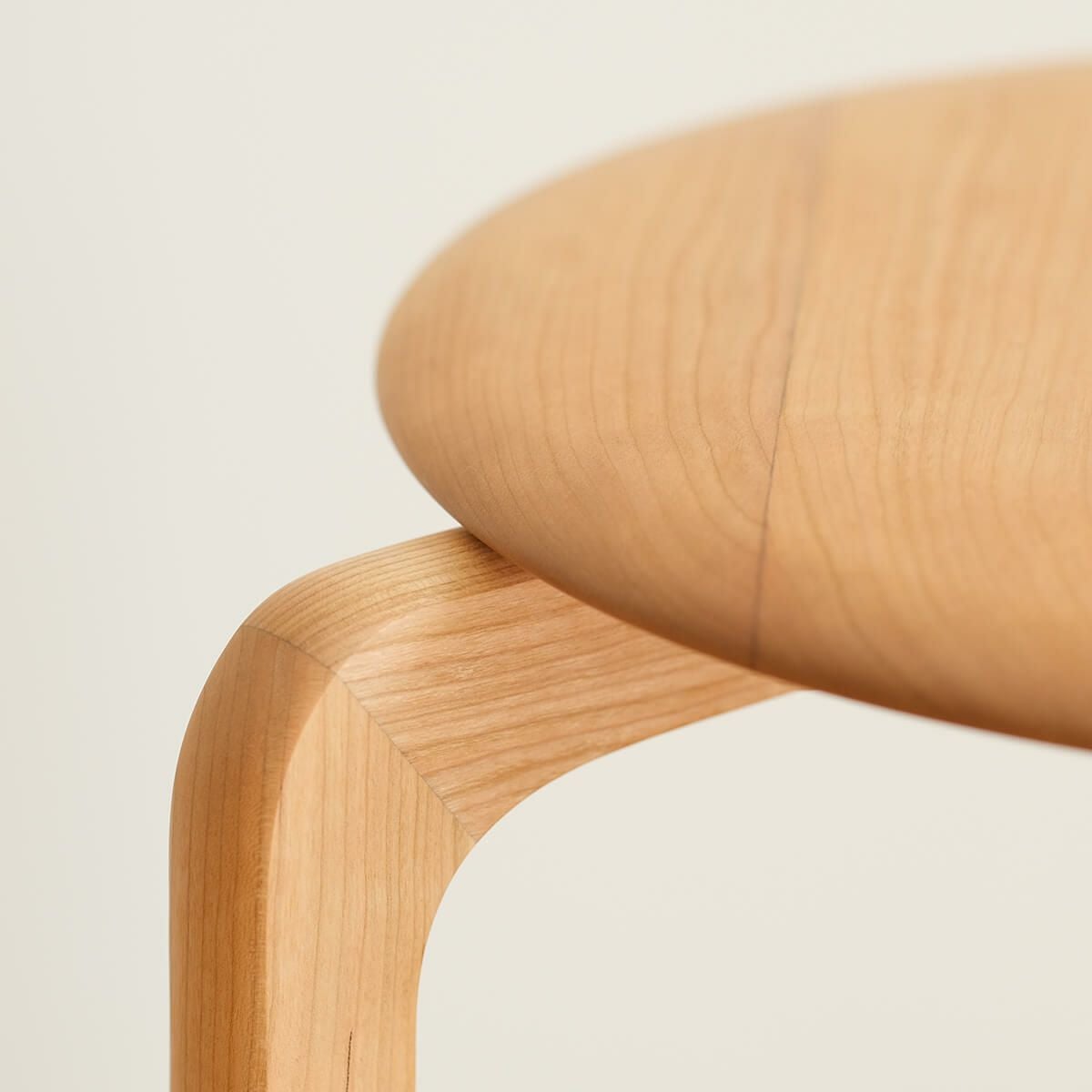 LISCIO | Stool (3本脚スツール) | DENTO STORE | 額縁・家具ブランド