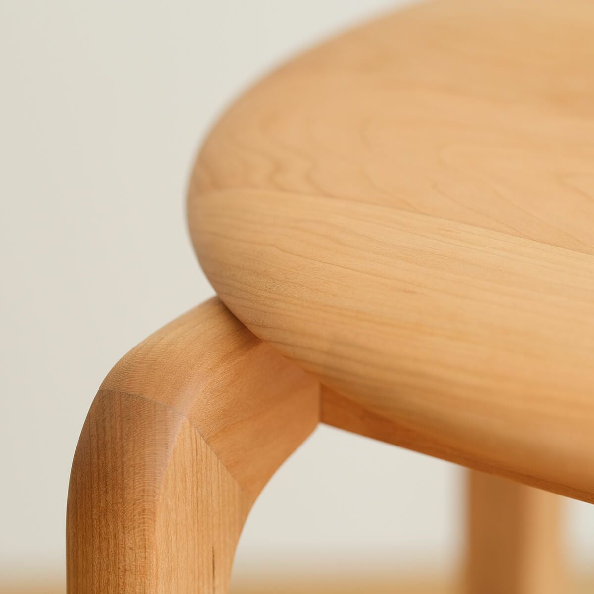 LISCIO | Stool (4本脚スツール) | DENTO STORE | 額縁・家具ブランド