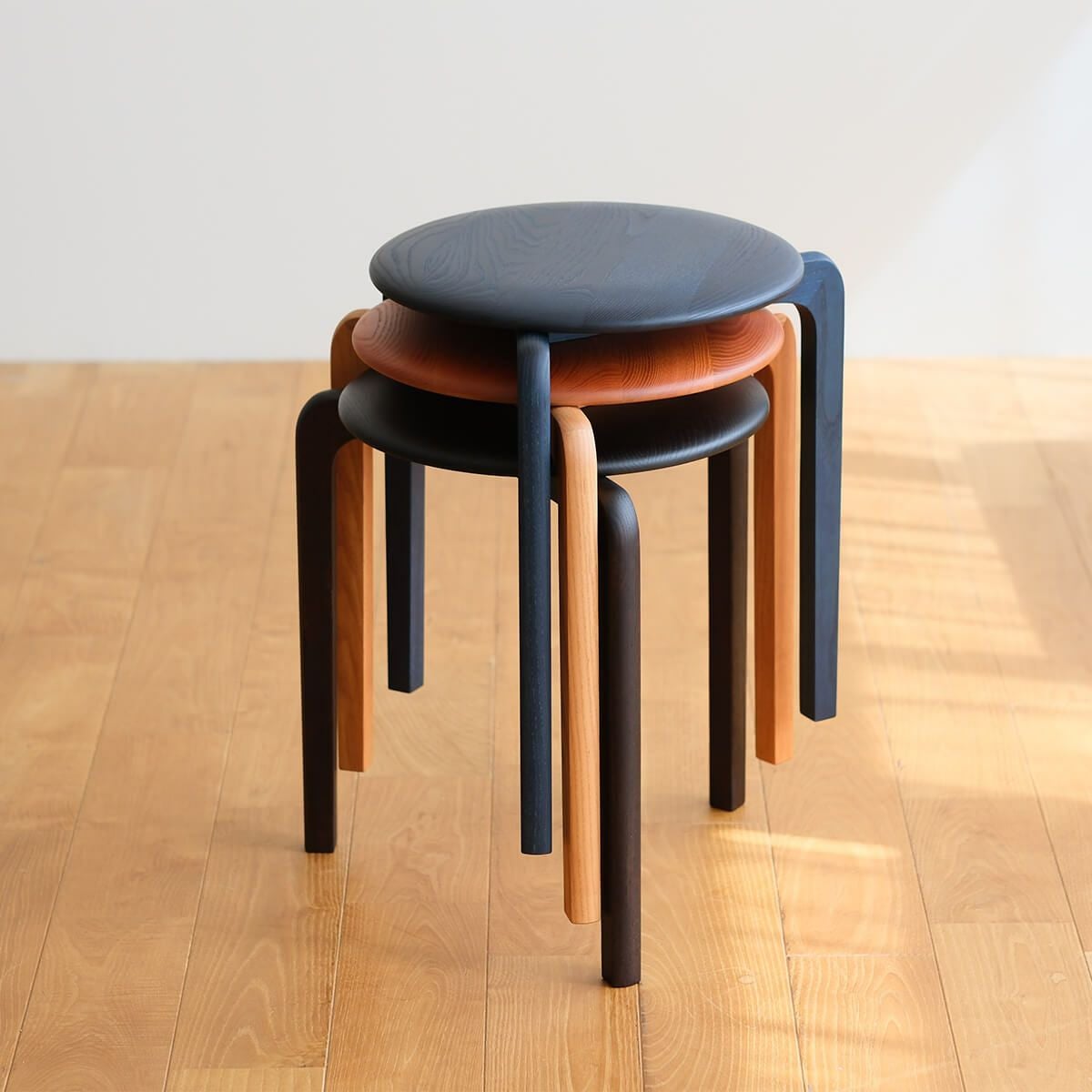 窄んだスツール(ブルー) PIET HEIN EEK / ピート・へイン・イーク】CRISIS STOOL クライシス