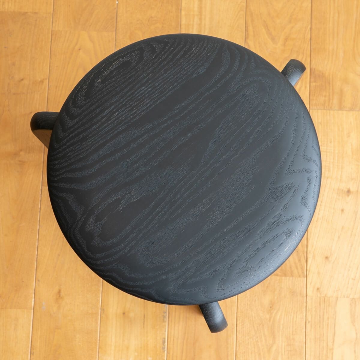 LISCIO | Stool 柿渋鉄媒染 (3本脚スツール) | DENTO STORE | 額縁 LISCIO | Stool 柿渋鉄媒染 (3本脚スツール) | DENTO STORE | 額縁
