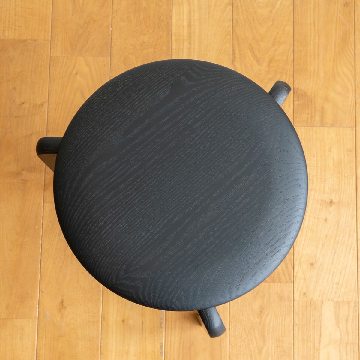 LISCIO | Stool 柿渋鉄媒染 (3本脚スツール) | DENTO STORE | 額縁