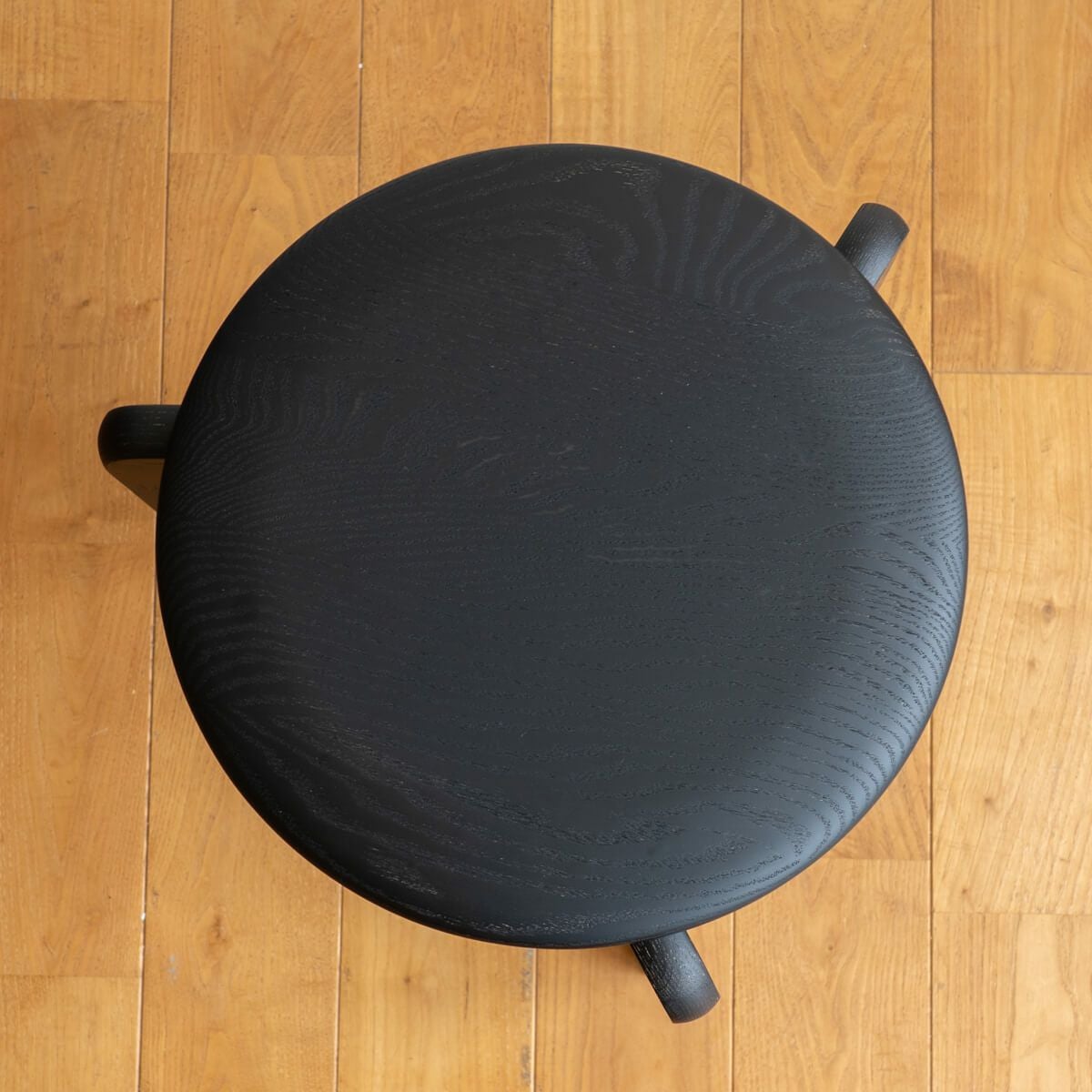 LISCIO | Stool 柿渋鉄媒染 (3本脚スツール) | DENTO STORE | 額縁