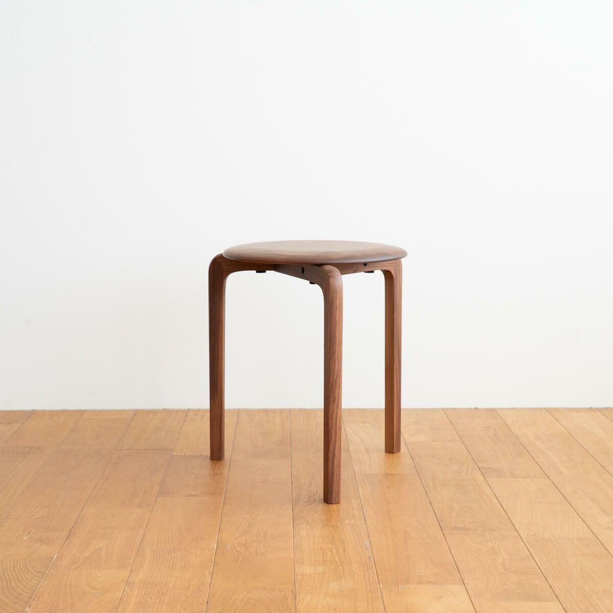アウトレット】LISCIO Stool（3本脚）ウォールナット ※旧タイプ